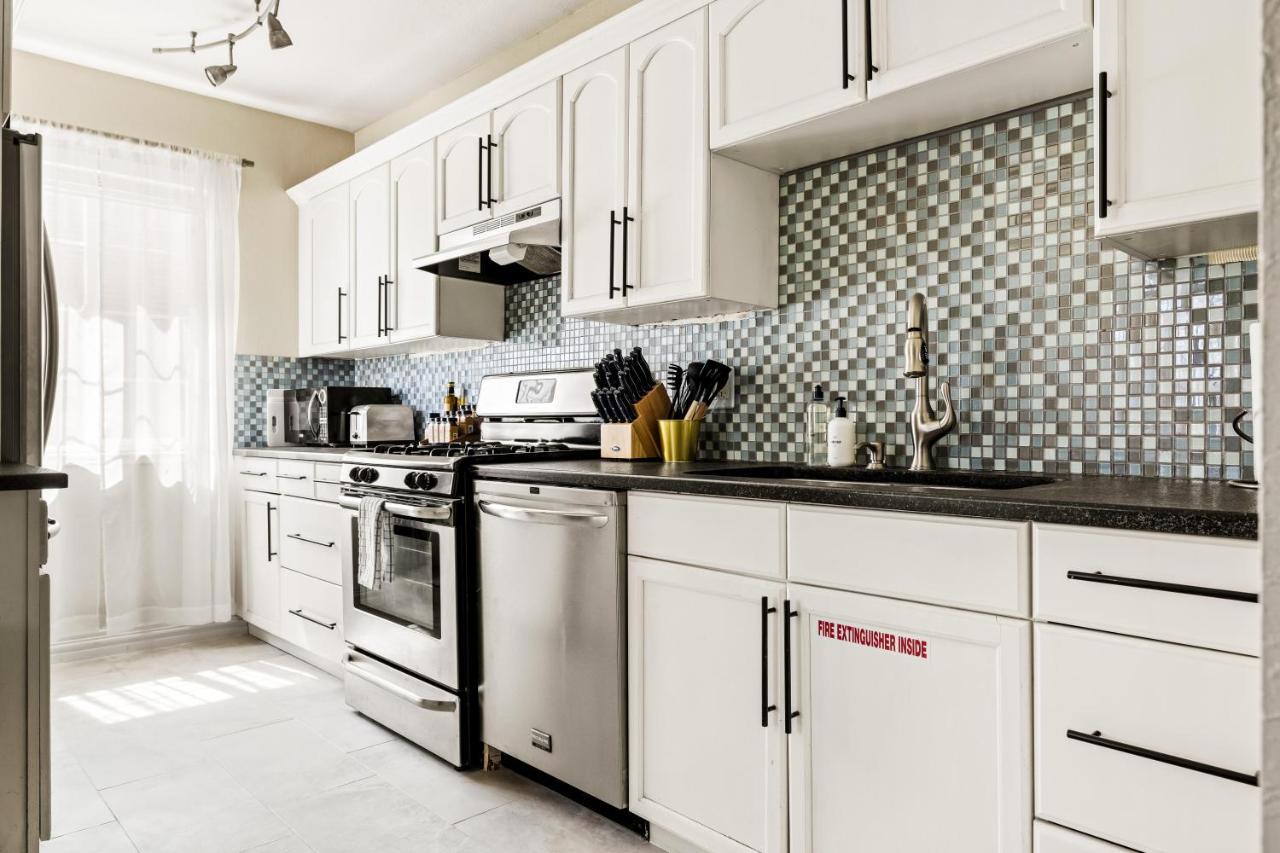 Stylish City Retreat - King Beds - Walk To Sloans Lake Denver Bagian luar foto