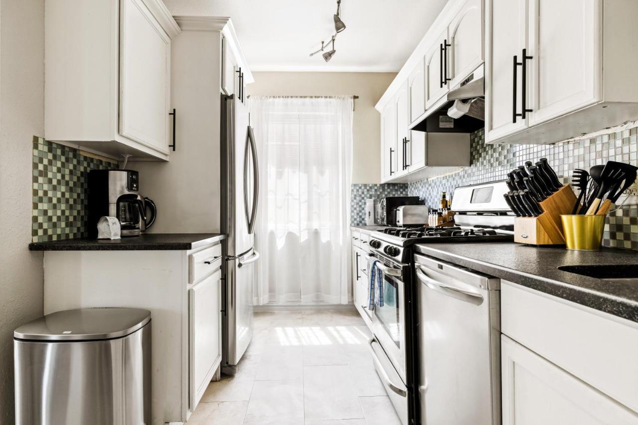 Stylish City Retreat - King Beds - Walk To Sloans Lake Denver Bagian luar foto