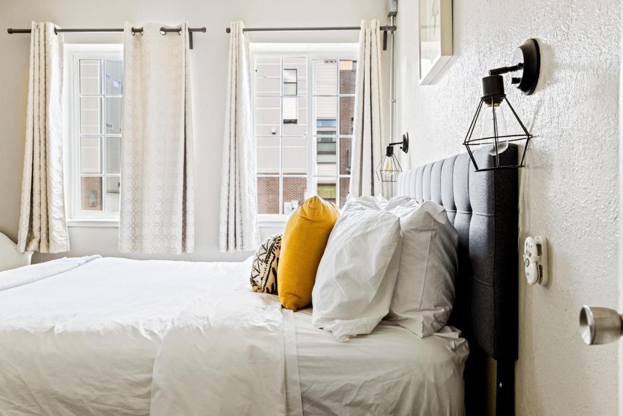 Stylish City Retreat - King Beds - Walk To Sloans Lake Denver Bagian luar foto