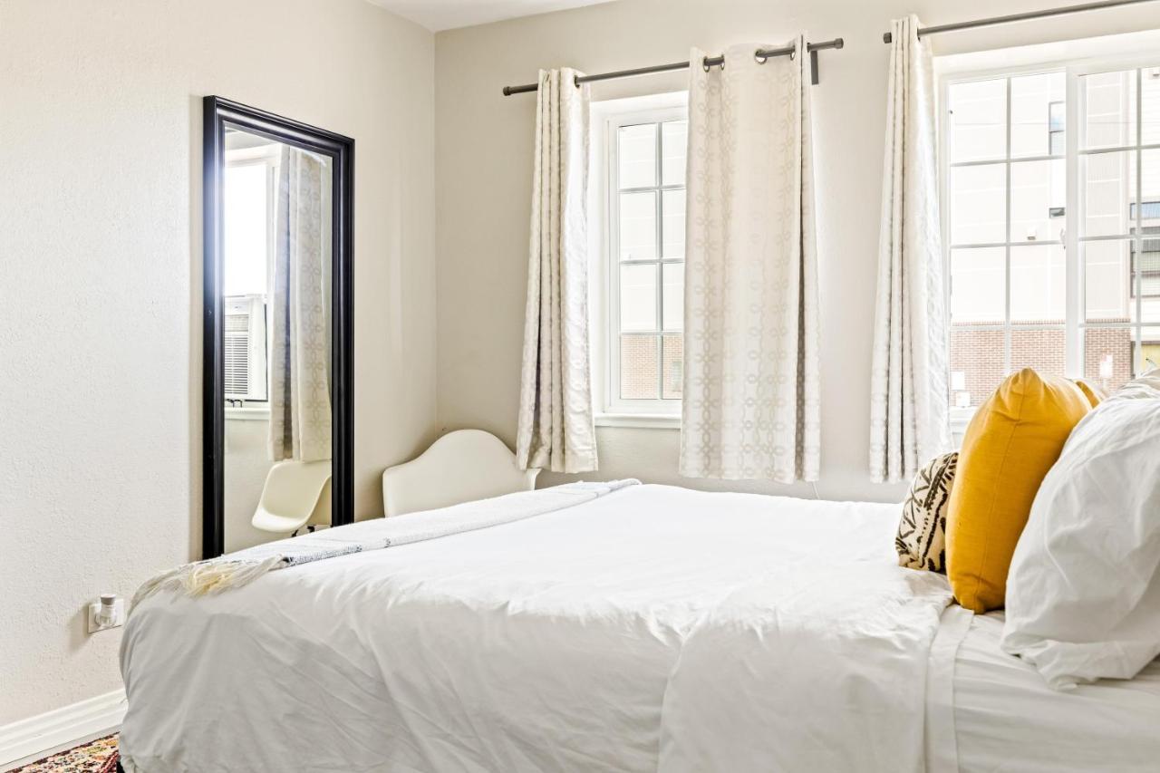 Stylish City Retreat - King Beds - Walk To Sloans Lake Denver Bagian luar foto